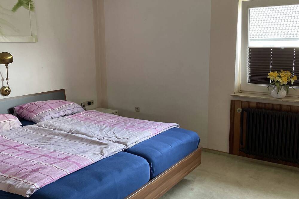 Entire house, quiet city location, garden, electric bed, Free parking, Free Wifi in Bielefeld, North Rhine-Westphalia