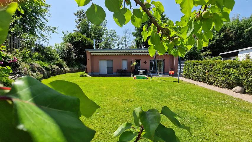 Ferienhaus für 4 Personen, mit Garten am Fleesensee