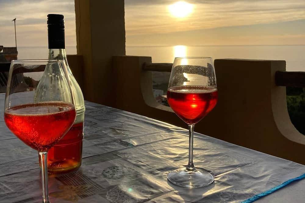 Ganze Wohnung, Apartment in villa with sea view in Torre del Pozzo, Cuglieri