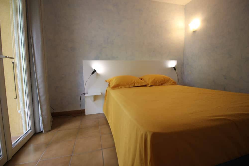 Gîte for 4 people in a quiet area with a large beautiful swimming pool in Flayosc, Draguignan en omgeving