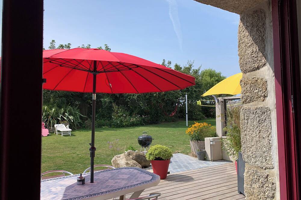 Villa 6 pl 400 m from the sea in Kerfissien, Cléder