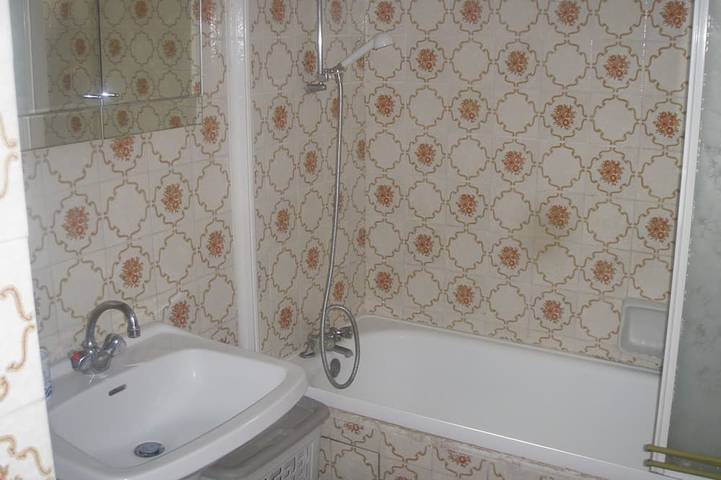 Appartement de vacances pour 5 personnes, avec piscine ainsi que terrasse et jardin