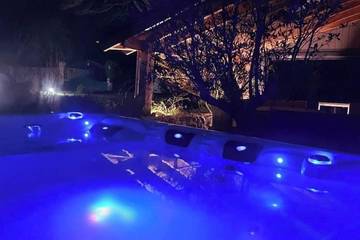 Location de vacances pour 15 personnes, avec terrasse ainsi que jacuzzi et jardin à Blain (homonymie)