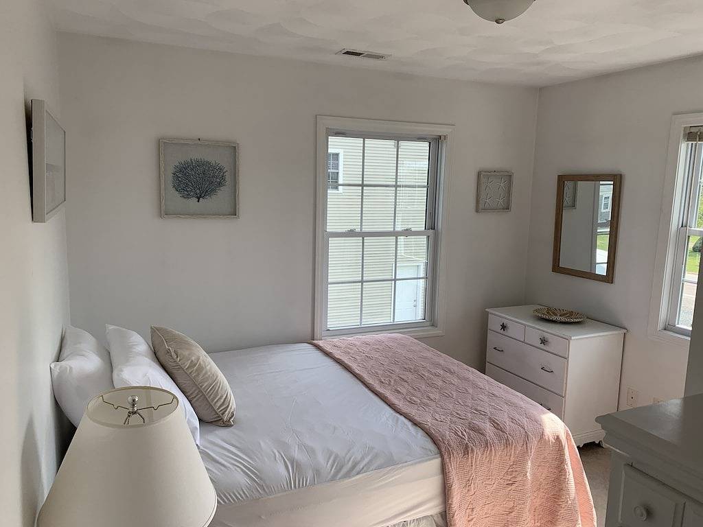 2 Br Beach Condo, 1 block from Ocean! in Narragansett, Washington County (RI)