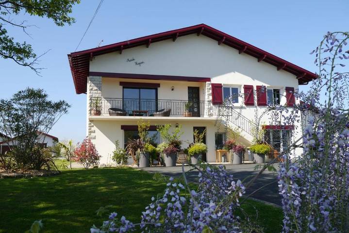 Gîte pour 6 personnes, avec Terrasse et Jardin à Villefranque