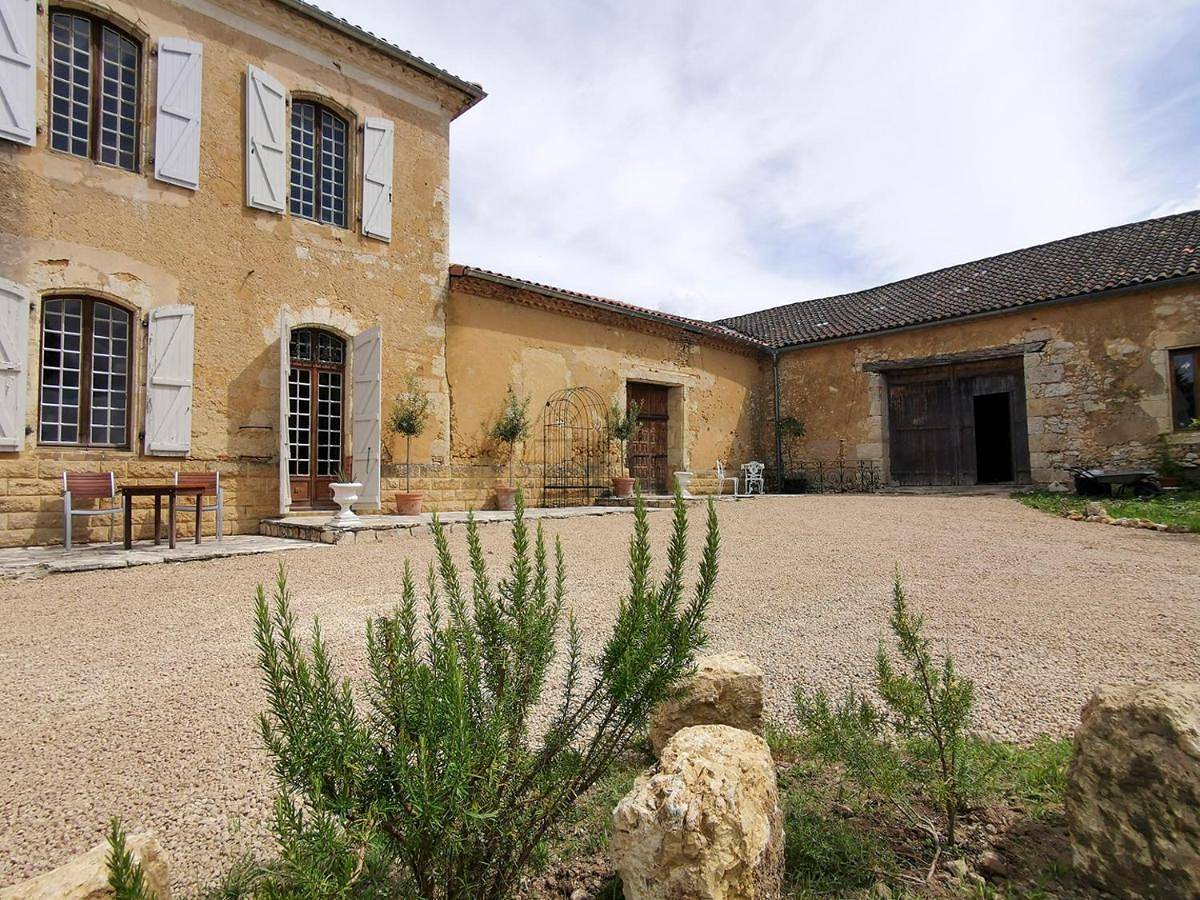 Double Room with Private Bathroom in Eauze, Gers