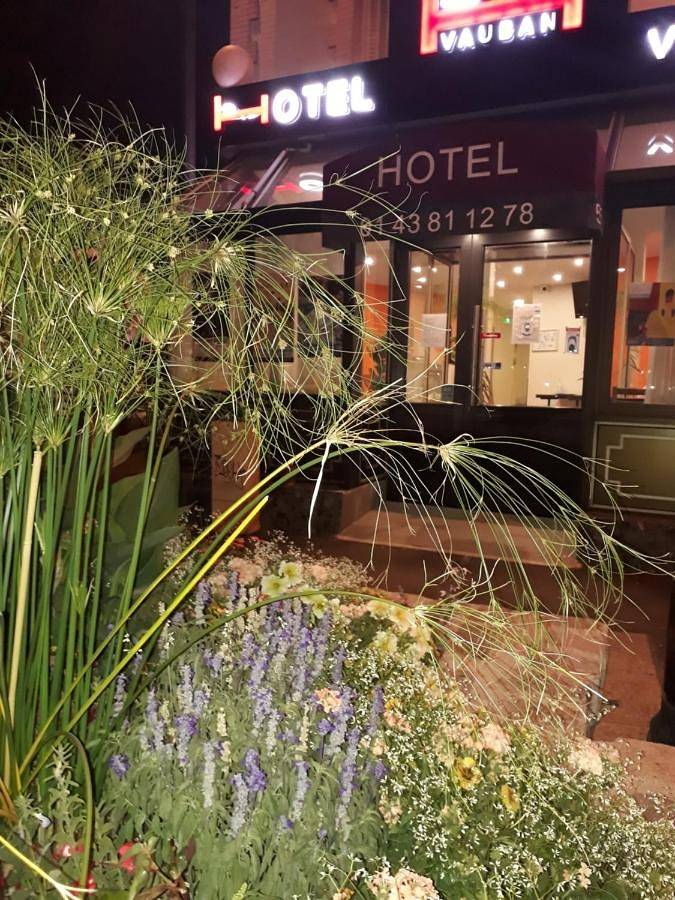 Hôtel pour 3 personnes, avec terrasse, animaux acceptés à Les Pavillons-sous-Bois - 2