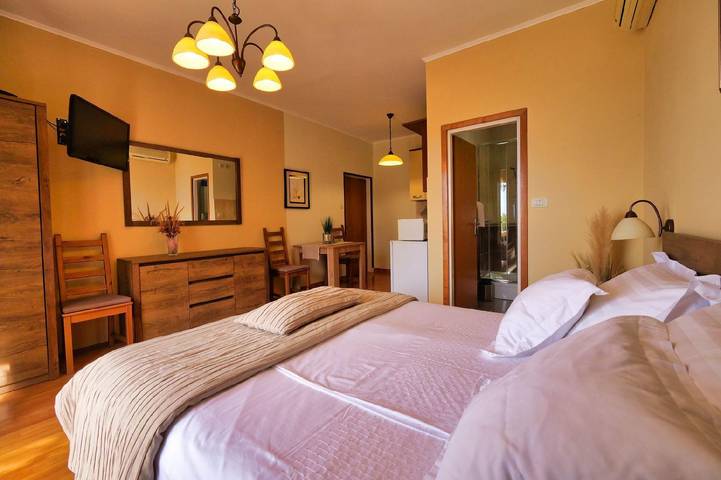 Holiday letting for 3 people, with garden in Mlini