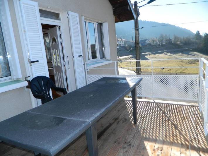 Gîte pour 6 personnes, avec Balcon et Terrasse ainsi que Jardin et Vue à Étival (Jura) - 4