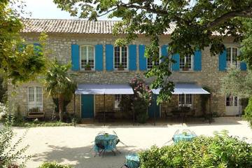 Gîte pour 4 personnes, avec terrasse ainsi que jardin et piscine à Fontaine-de-Vaucluse