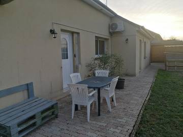 Gîte pour 2 personnes, avec terrasse et vue, animaux acceptés à Salles-la-Source