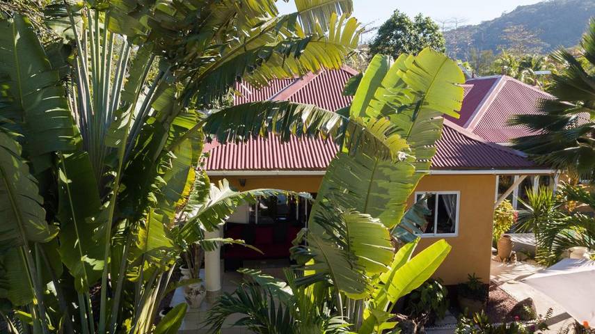 Location de vacances pour 2 personnes, avec piscine ainsi que vue et jardin dans La Digue - 4