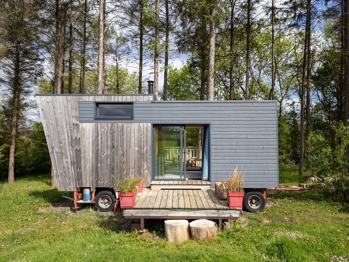 Appartement de vacances entier, "La Cafoutche Tiny - 5 personnes" avec terrasse privée, jardin partagé et Wi-Fi in Gommenec'h, Cotes-d'Armor