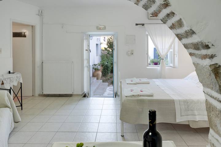 Monolocale per 2 persone, con balcone e giardino - 1