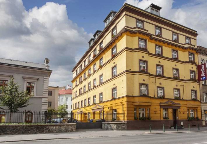 Apartahotel para 4 personas, con terraza y vistas en Praga