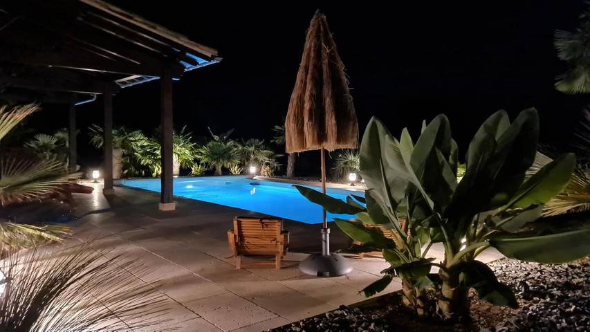 Location de vacances pour 2 personnes, avec Jardin ainsi que Piscine et Vue à Mouzieys-Panens