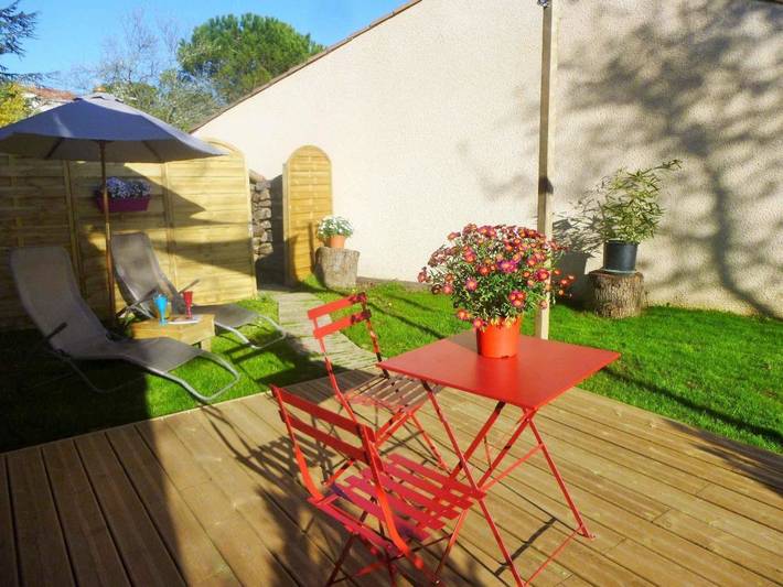 Location de vacances pour 2 personnes, avec terrasse et jardin à Saint-Jean