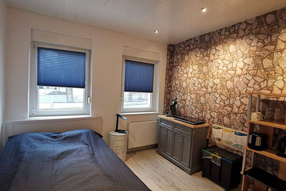 Ganze Wohnung, Hübsches Zimmer mit eigenem Bad und Kochecke, gute Verkehrsanbindung in Swisttal, Rhein-Sieg-Kreis