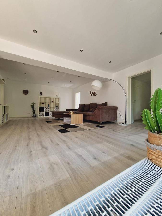 Cały apartament, Große Wohnung mit zwei Schlafzimmern und Terrasse in Bonn in Bonn, Nadrenia