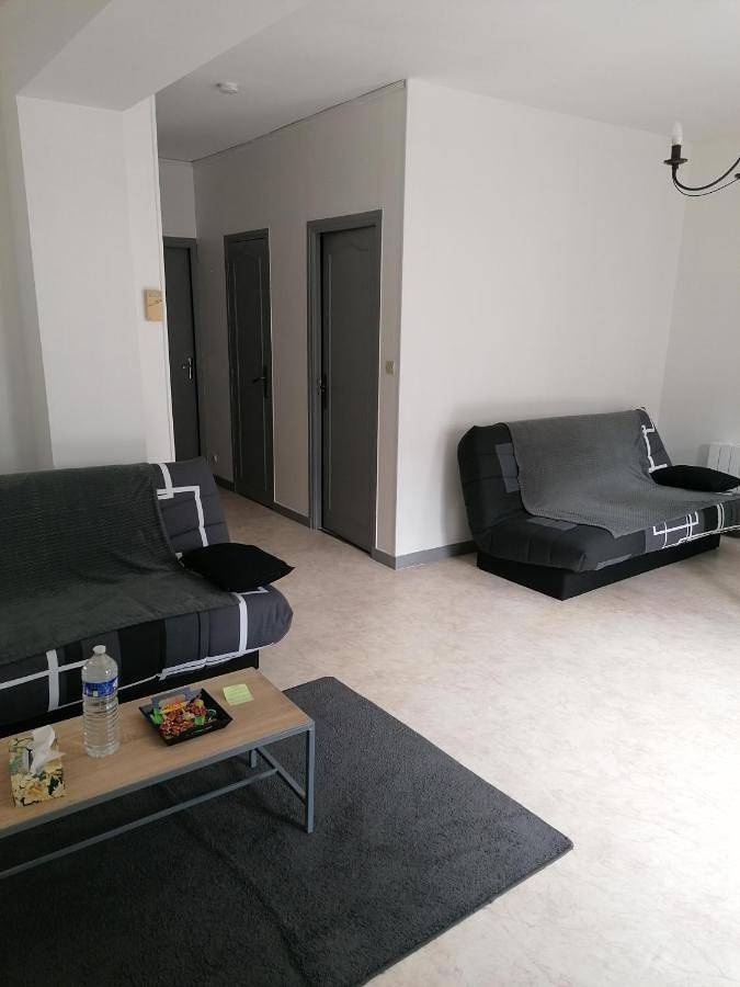 Appartement entier, One-Bedroom Apartment in Vierzon, Région de Vierzon