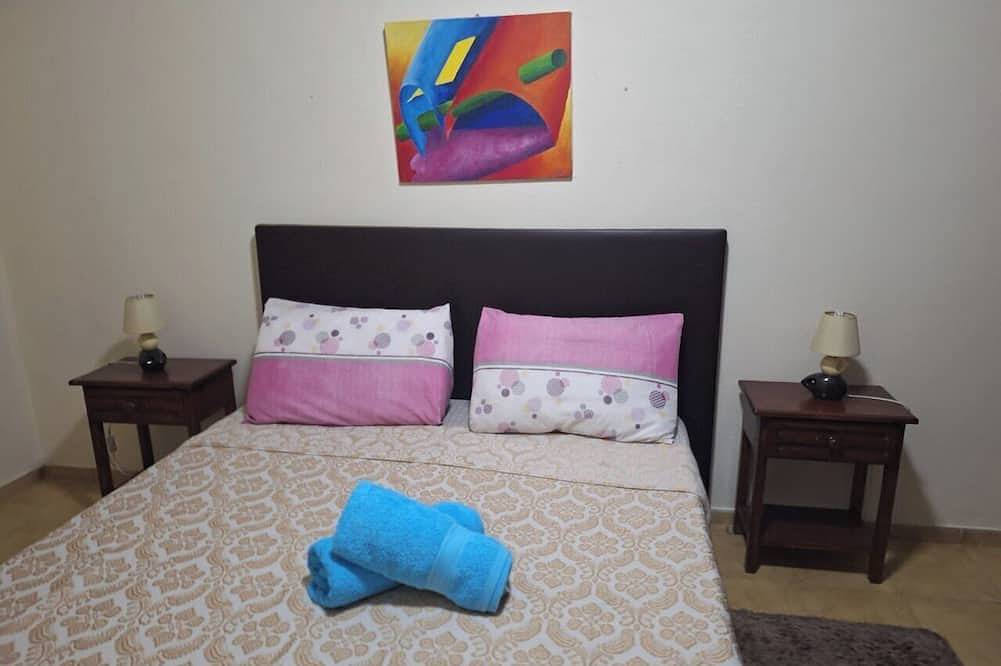 Ganze Wohnung, Gemütliche und gemütliche 2-Zimmer-Wohnung: 5 Minuten zu Fuß vom Strand entfernt, in einem zentralen Bereich. in Quarteira, Faro Distrikt