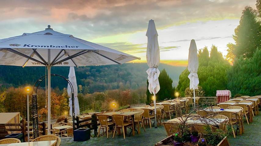 Ferienhaus für 4 Personen, mit Balkon und Terrasse sowie Seeblick und Ausblick am Biggesee - 3