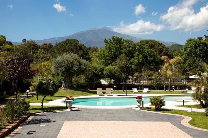 Casa vacanza per 4 persone, con panorama e piscina nonché giardino in Mascalucia