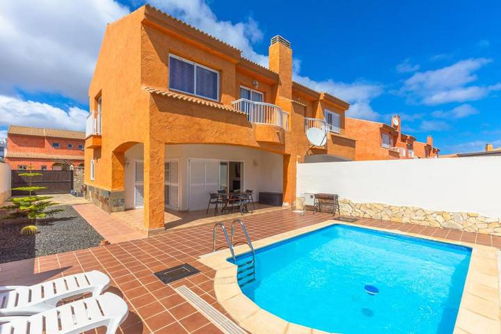 Ferienhaus für 5 Personen, mit Balkon und Terrasse sowie Garten und Pool