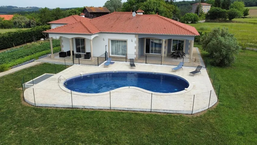 Chalet para 8 personas, con vistas además de jardín y piscina, Se admiten mascotas - 1