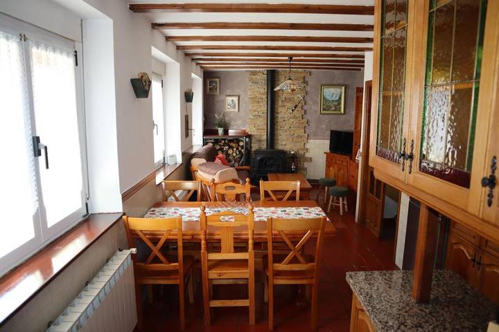 Casa rural para 6 personas, con vistas y terraza, Familias con niños en Posada de Valdeón - 3