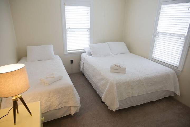 Vacation rental for 23 people, with terrace and yard in Ocean City