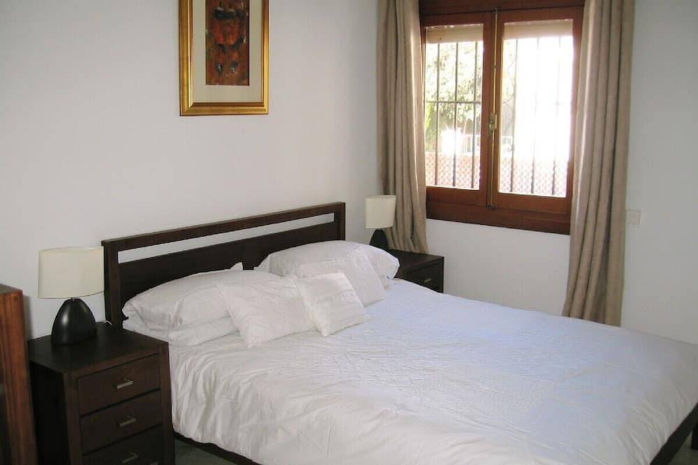 Magnificent seven bedroom detached villa in Nerja town with private pool in Playa de Burriana, Nerja