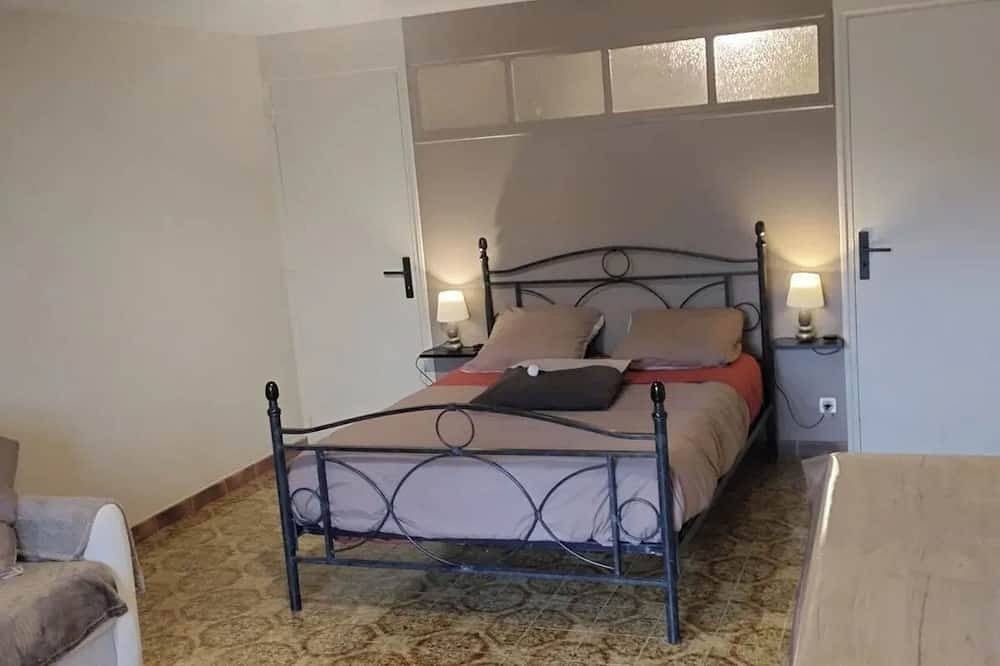 Apartamento entero, Homerez - Estudio encantador en Aubusson con terraza 35 m² in Aubusson, Región de Aubusson
