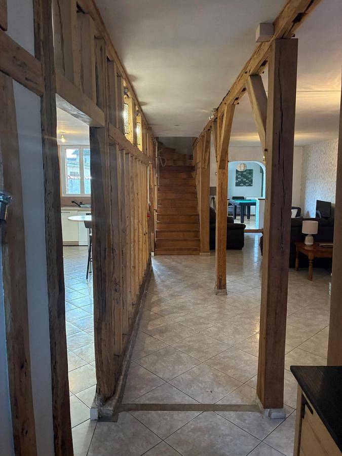 Location de vacances pour 8 personnes, avec Terrasse et Jardin à Vitry-en-Perthois