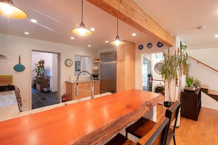 Vacation rental for 6 people, with terrace and hot tub as well as yard in Humboldt County