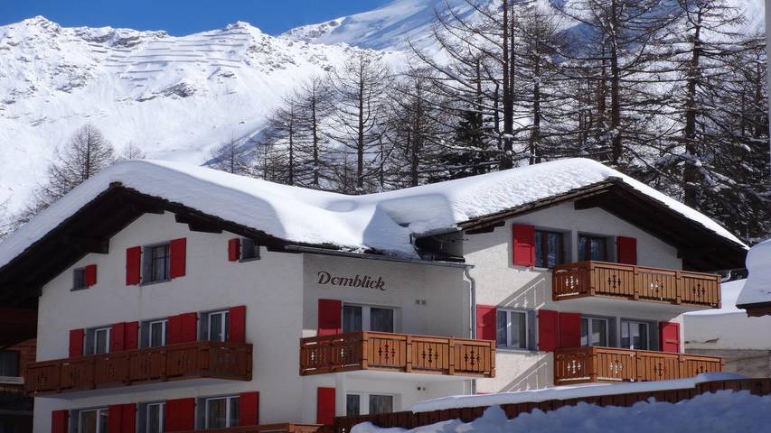 Ferienwohnung für 4 Personen, mit Balkon und Terrasse sowie Ausblick in Saas-Fee
