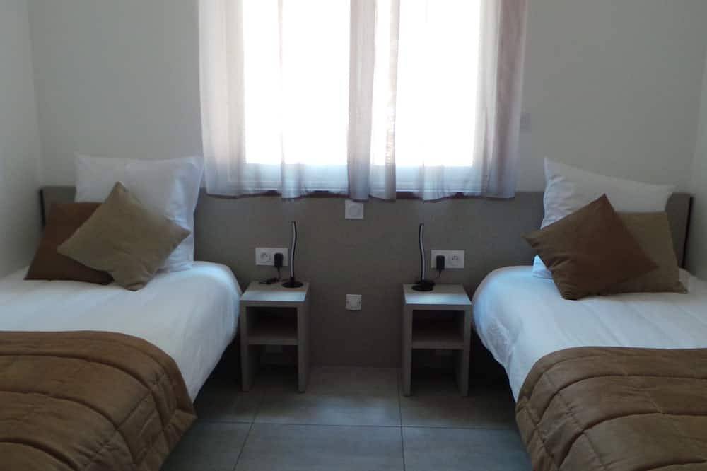 Saint Alban Auriolles, villa con aire acondicionado y piscina privada para 6 a 8 personas in Saint-Alban-Auriolles, Ardèche