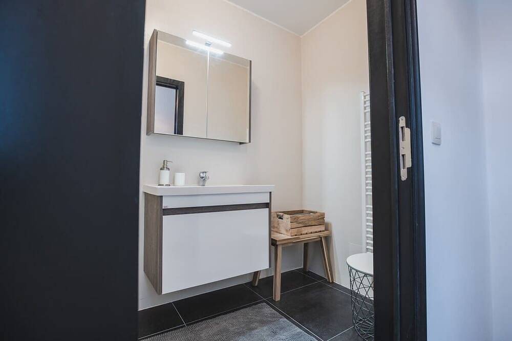Entire apartment, Cozy 1-Br Antwerp Gem + Free parking in Antwerp, Antwerp region