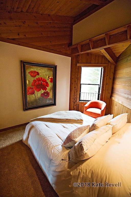 Vacation rental for 6 people, with hot tub and pool as well as balcony and sauna, with pets in Sea Ranch