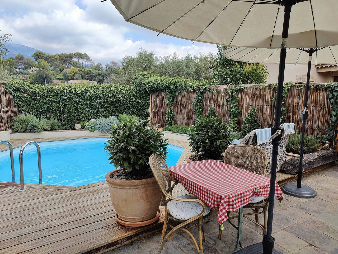 Provençaals appartement bij Saint-Paul de Vence in Roquefort-les-Pins, Cannes regio
