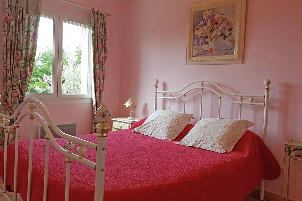 Ruhige Villa mit Talblick in Saint-Laurent-de-Carnols, Nimes und Umgebung