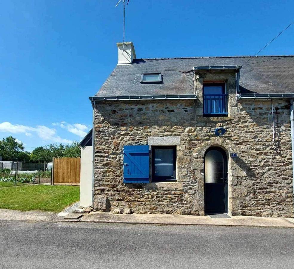 Maison Bretonne avec piscine in Marzan, Côte des Mégalithes