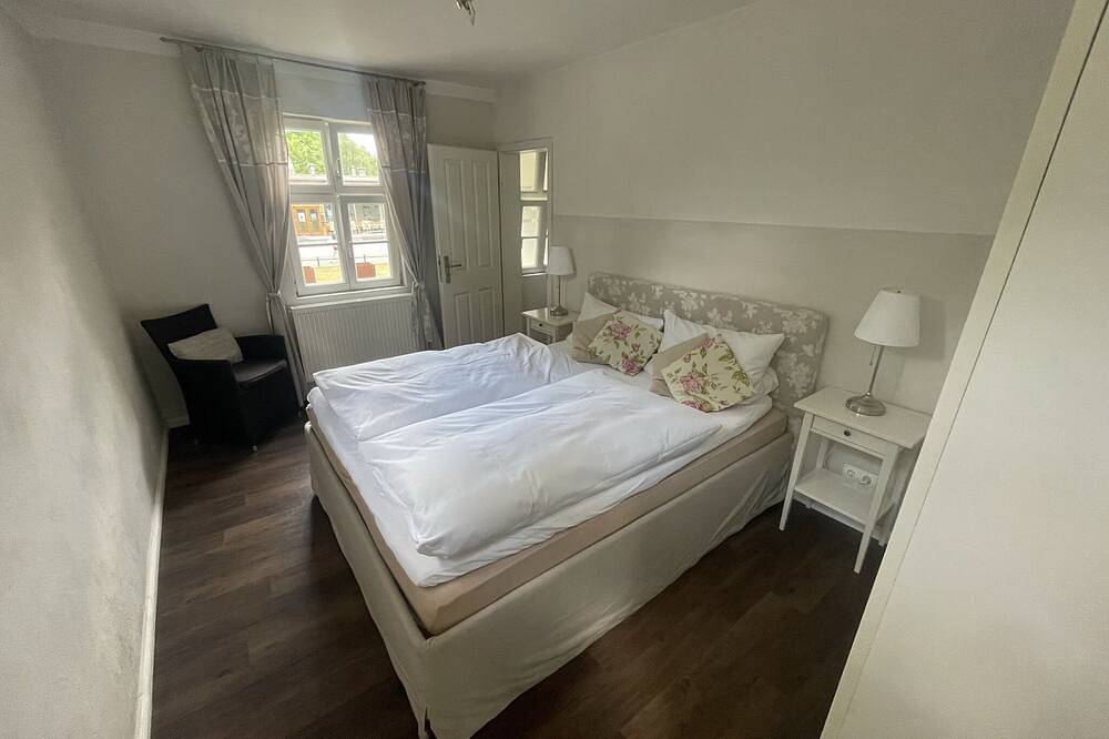 Ganze Wohnung, Ferienwohnung im Landhaus Labes (Stechlinsee) in Neuglobsow, Stechlin