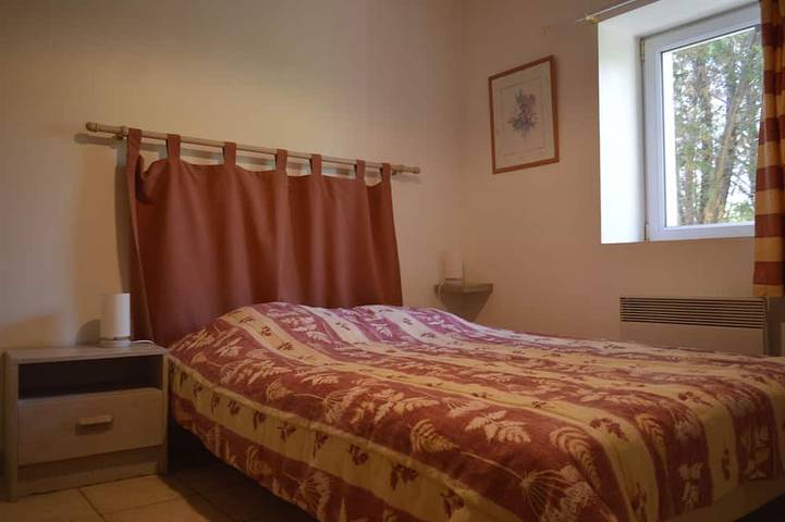 Location de vacances pour 4 personnes, avec piscine ainsi que jardin et terrasse à Thenon - 4