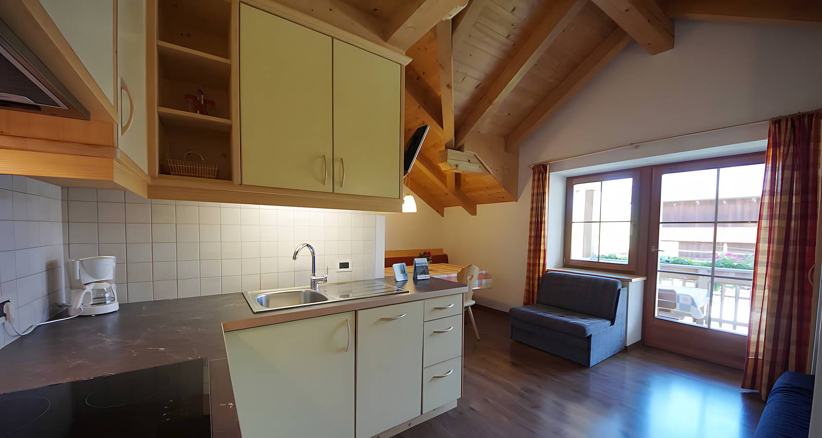 Entire apartment, Apartment 'Rît' with Mountain View, Shared Terrace and Wi-Fi in La Val, Dolomiti Superski