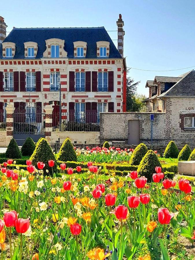 Chambre d’hôte pour 3 personnes, avec Terrasse et Jacuzzi ainsi que Jardin et Piscine