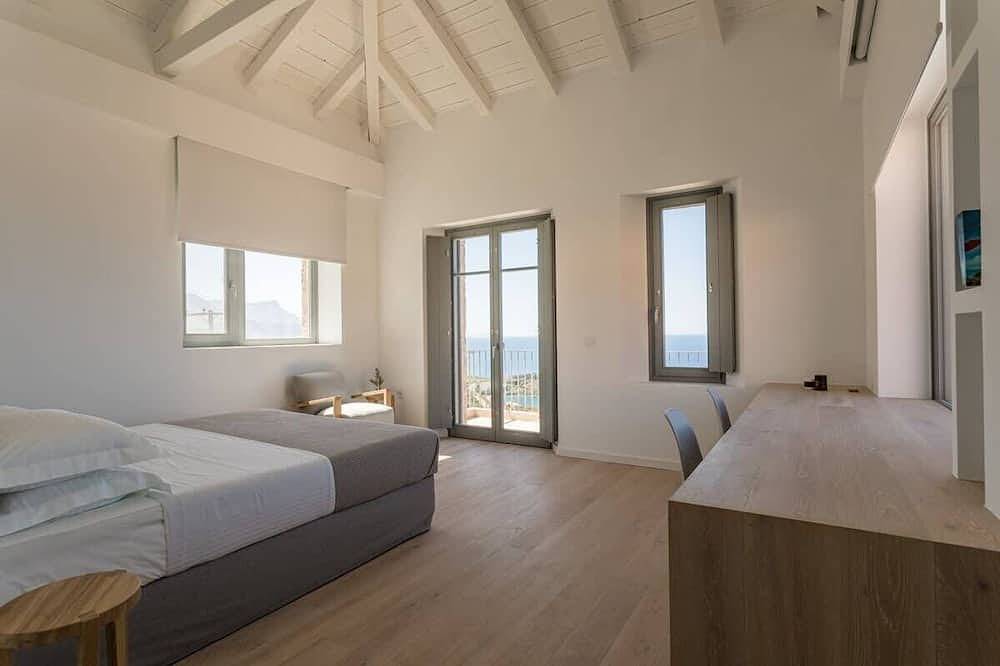 Hilltop Sea-View Retreat • Pool & 4 En-suite Brs in Kardamyli, Messenien