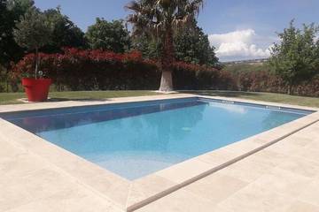 Gîte pour 4 personnes, avec terrasse et jardin à Besse-sur-Issole