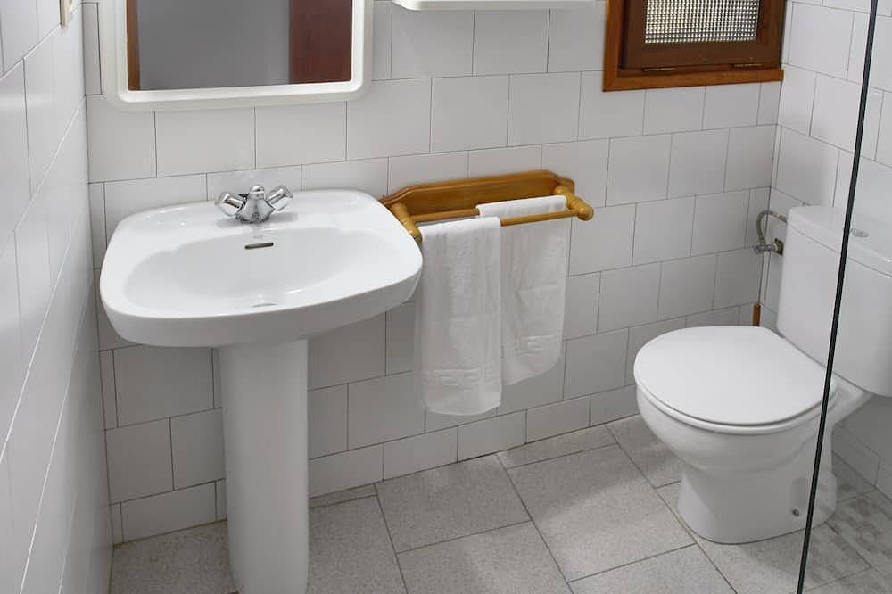 Very well located house with rustic charm for 4 people (near Girona, Costa Brava in Vilamarí, Vilademuls