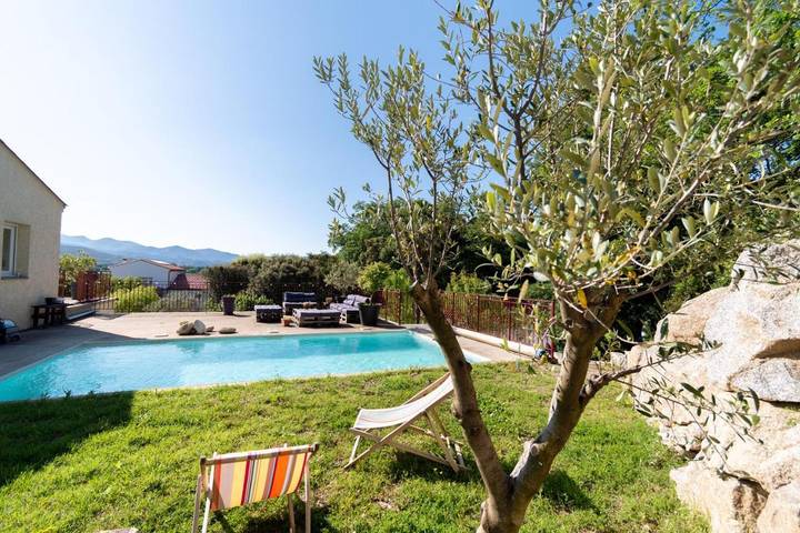 Location de vacances pour 7 personnes, avec piscine ainsi que jardin et vue à Saint-Jean-Pla-de-Corts